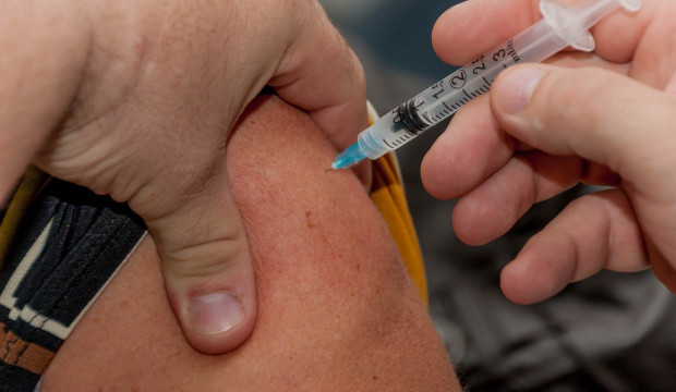 foto vaccinatie in bovenarm